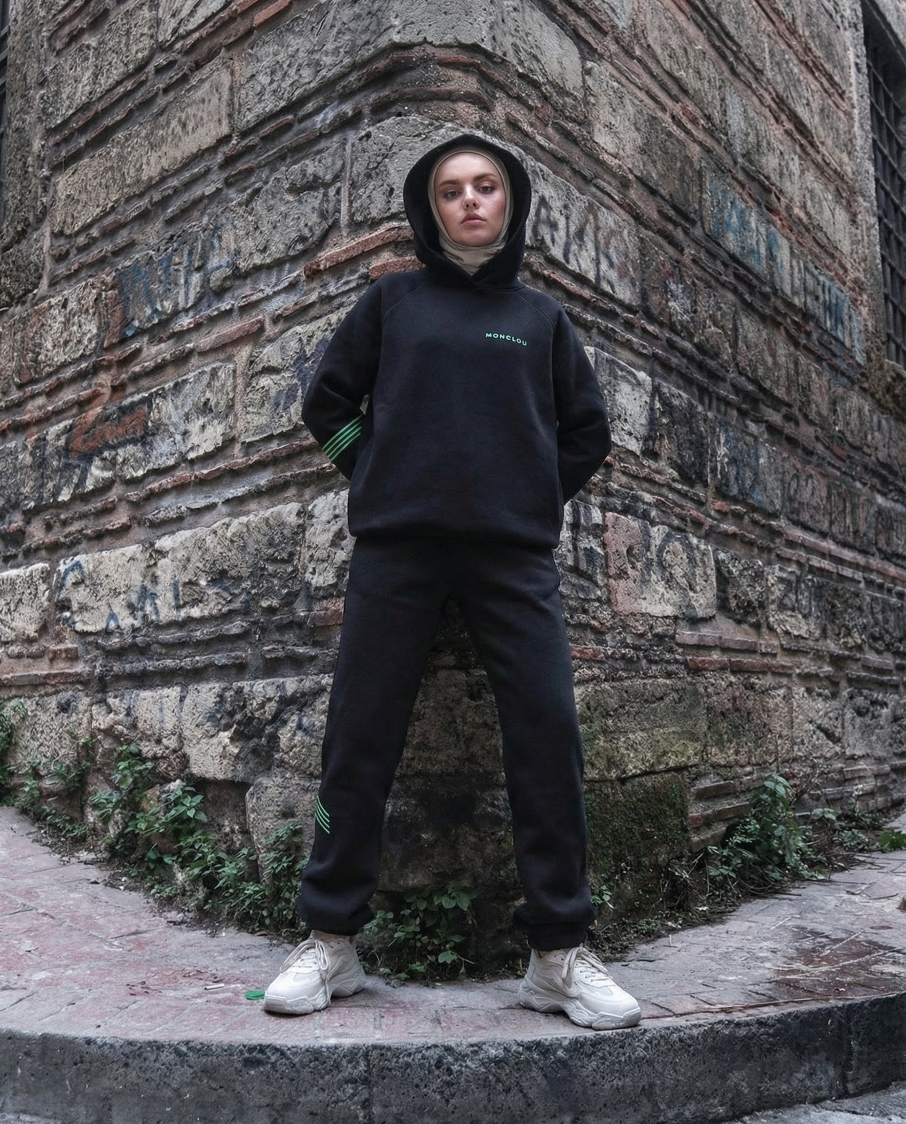 Kendinden Boneli ve Kapüşonlu Pamuk Kumaşlı Sweat - Siyah