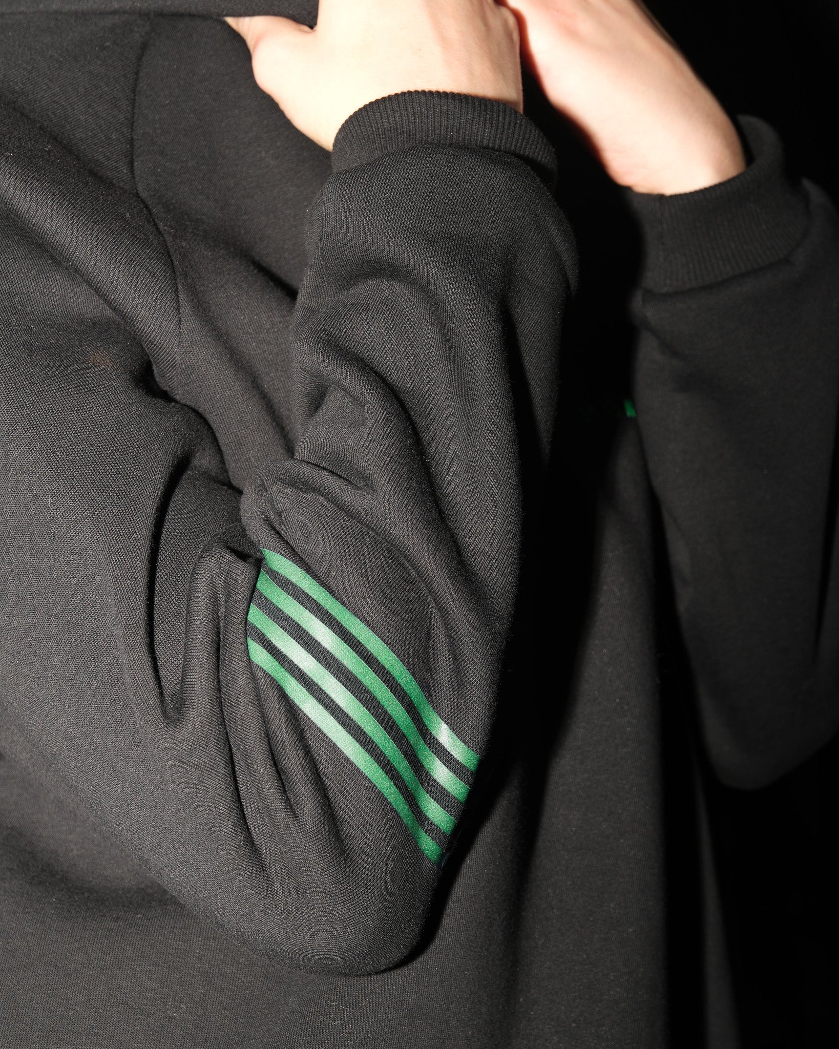 Kendinden Boneli ve Kapüşonlu Pamuk Kumaşlı Sweat - Siyah